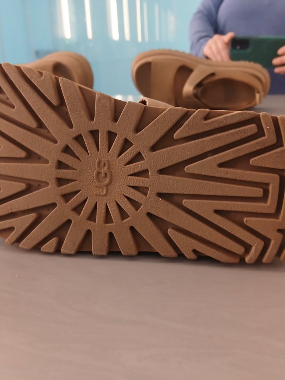 UGG platform sandal - Picture 10 of 10
